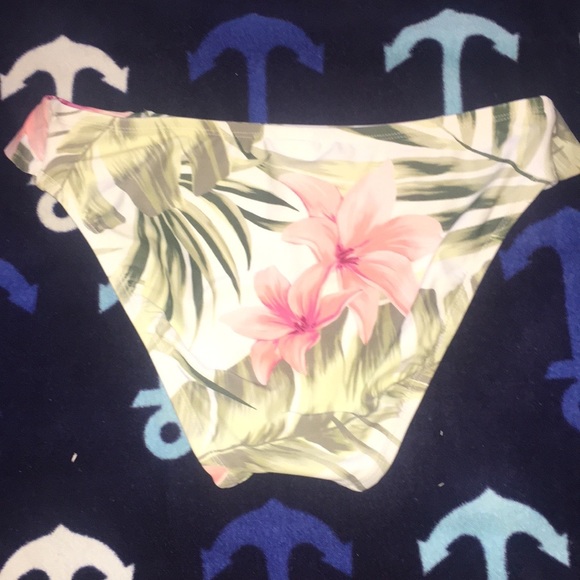 Simple Floral Bikini - Picture 2 of 8